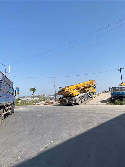 普洱市25吨吊车的租赁价格大概是多少？